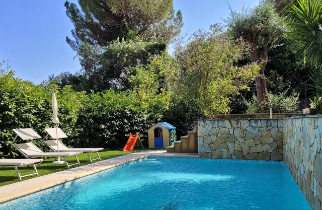 Homerez - Villa for 6 ppl. with swimming-pool, garden and terrace at La Turbie