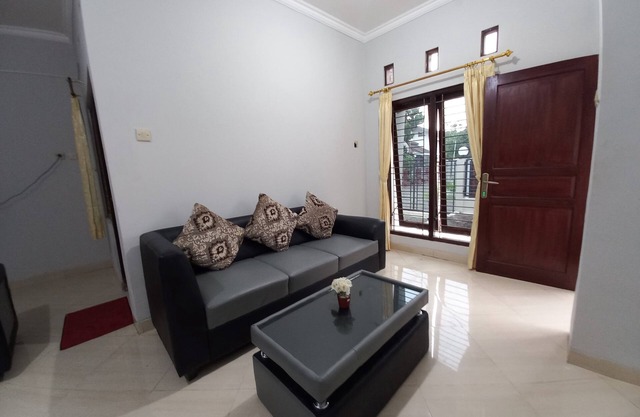 Homestay Syariah Dekat Monjali dan JCM by Simply Homy