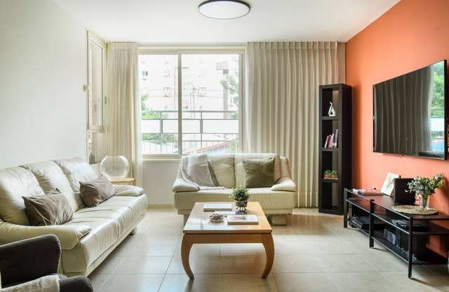 Homey Sea-Side Apartment by Sea N' Rent