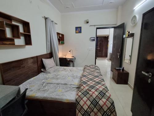 HOmTEL-2BHK Independent Flat by Pushpanjali QLH