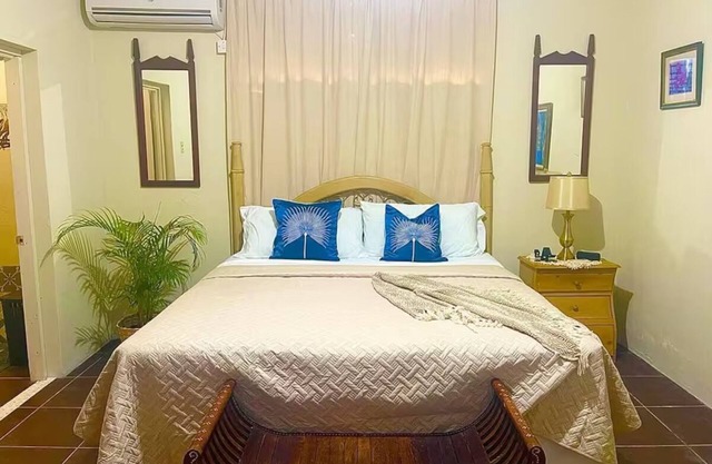 Honeybella - Secluded retreat for two in White River, Ocho Rios