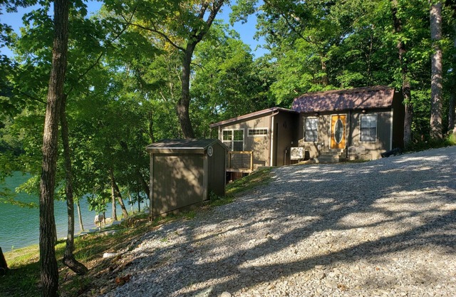 Hoot Owl Cabin - LAKEFRONT 2-Loft Cabin with stairs to the shoreline!