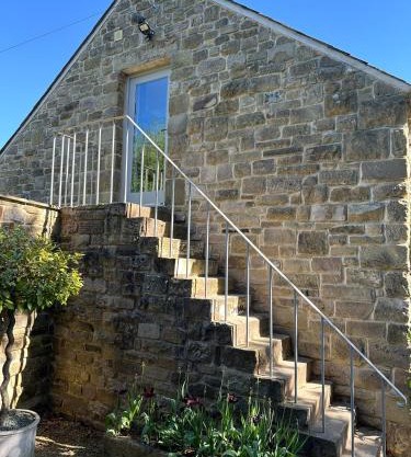 Hope Valley - Studio - Sleeps 2 - Parking