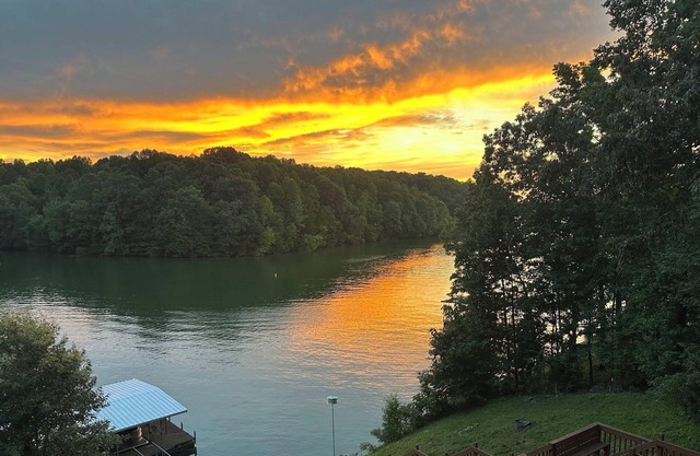 Hopkins Point Lake View