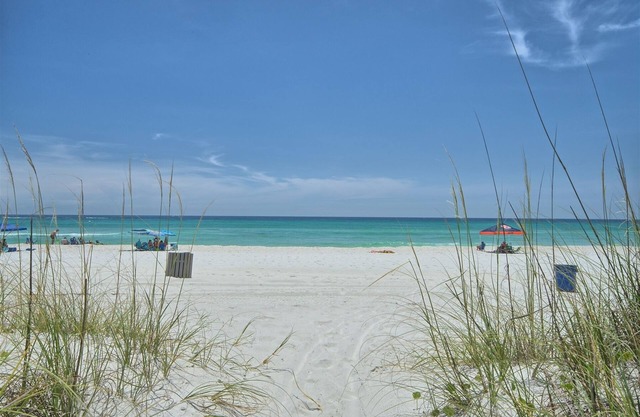 Horizon South 9C 2 .Secluded condo 2 blocks from Gulf of Mexico.