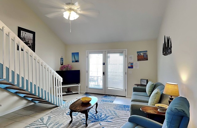 Horizon South #34B | Access to Pools + Hot Tub & Fitness Center