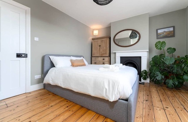 Host & Stay | Grove Townhouse