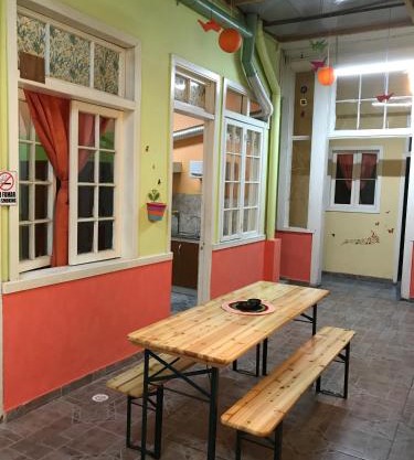 Hostal Tricontinental
