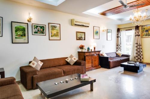 Hostie - 4BHK Apartment with lift near Greater Kailash, South Delhi