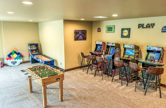 Hot Tub | Arcades | Bunk Room | Peaceful Retreat!