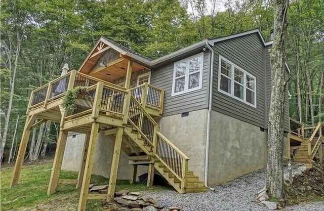 Hot Tub, Cozy, Central Air and Heat, 5 minutes to the Ski Resort! Yes, Deer!