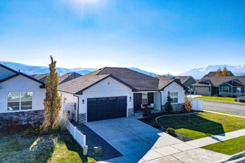 Hot Tub, Heber Home, Pet-Friendly, Games, Sleeps 13 Guest!