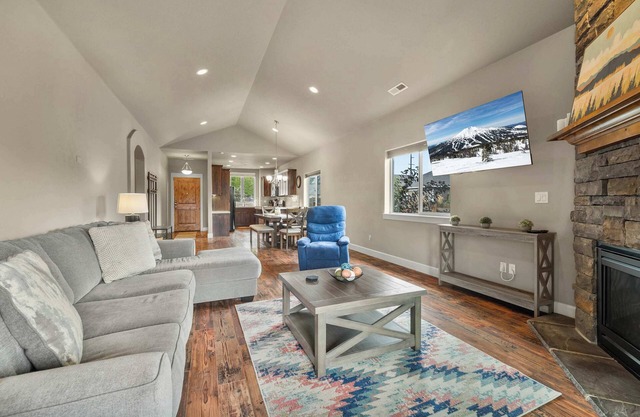 Hot-tub, Pet-friendly, minutes to Downtown!