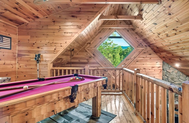 Hot Tub - Pool Table- Arcade Machine - Easy flat roads