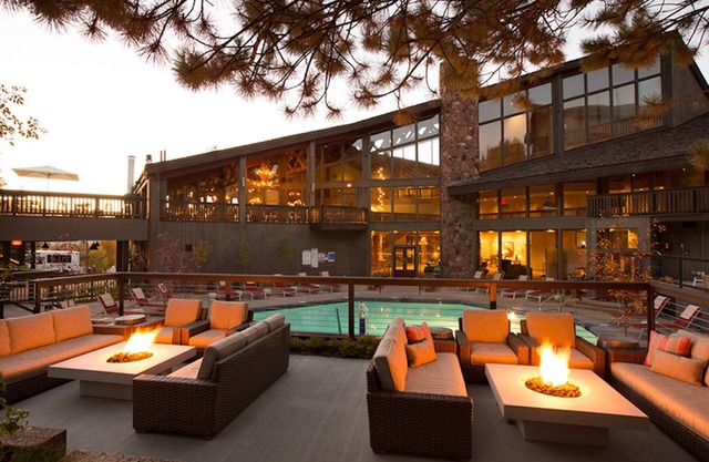 Hot Tub. Western Suite with Balcony!