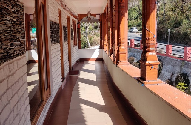 Hotel Burans And Restaurant