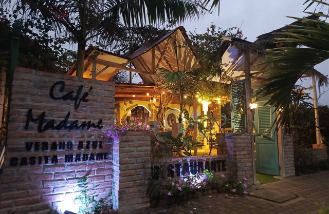 HOTEL CAFE MADAME PUERTO LOPEZ