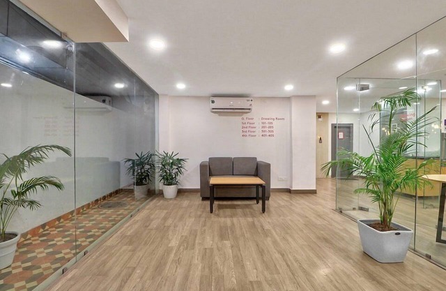 Hotel Consulate By BookMeriHotel