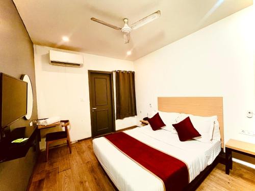 Hotel Dakshini Pitampura with Swimming Pool