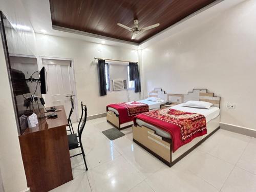 HOTEL DEBARSHi