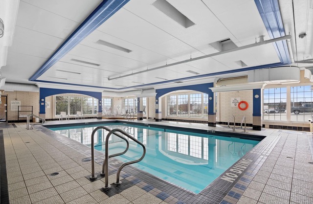 Hotel Double Bed Suite w Parking, AC, Gym, Pool