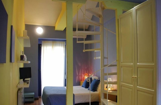 Hotel In Valdepeñas With Parking, Kitchen, Tv