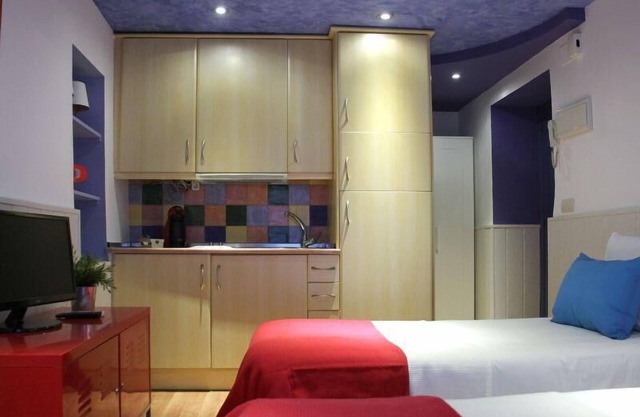 Hotel In Valdepeñas With Parking, Kitchen, Tv
