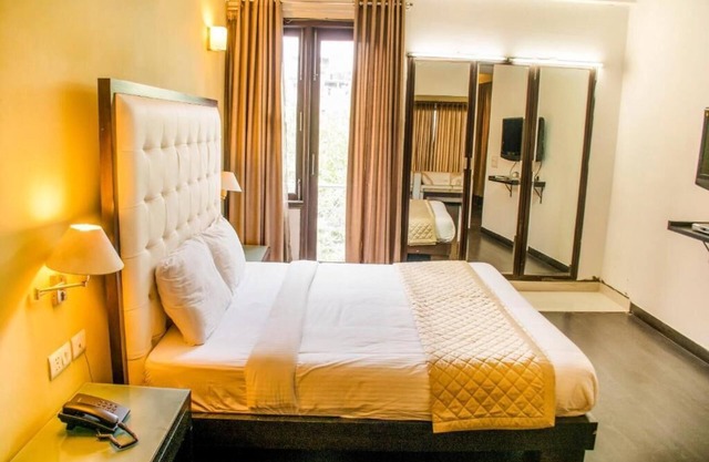 Hotel IP Swarn Near Anand Vihar Vaishali