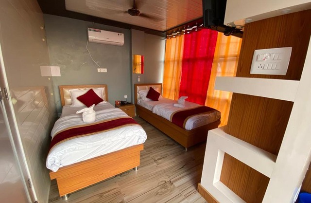 Hotel KJS Inn