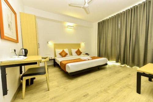 HOTEL Le CASHEW 2 MIN WALKING DISTANCE RAILWAY STATION
