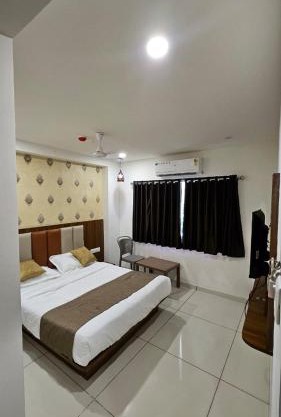 hotel leo