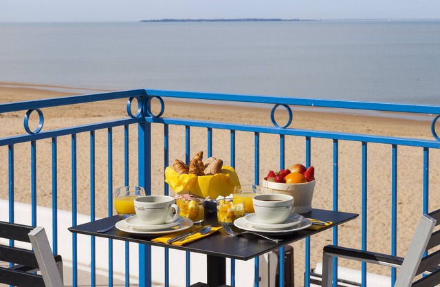 Hotel Les Flots - Chatelaillon Plage
