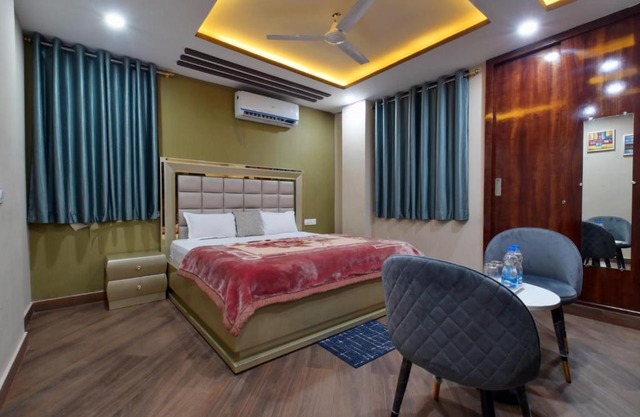 Hotel Lilac Doors