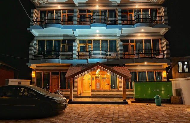 Hotel Mid Orchard Kasol (Riverside)