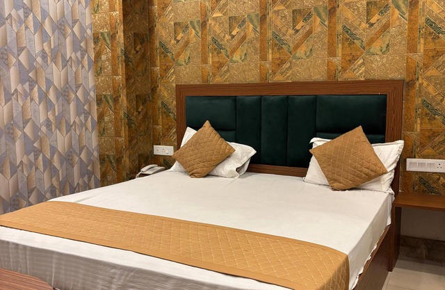 Hotel New India