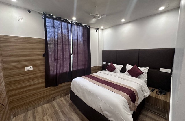 Hotel Obsidian Red