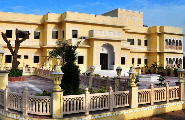 Hotel Raj Bagh Palace