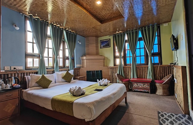 Hotel Ravongla Star