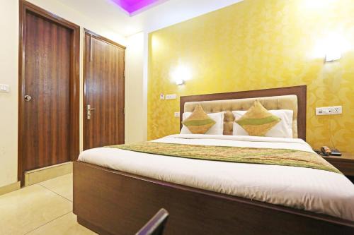Hotel Red Stone Near IGI Airport Only 10 Mins Distance
