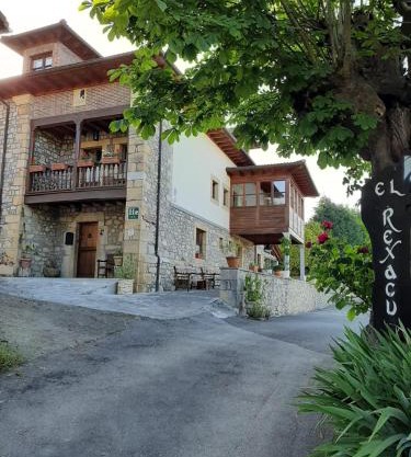 Hotel Rural El Rexacu