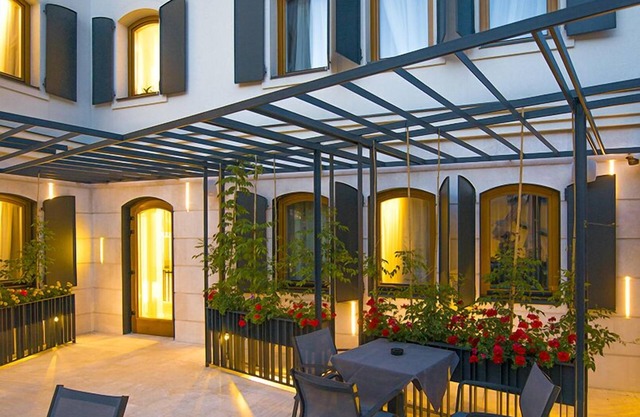 Hotel Sana