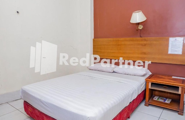 Hotel Sebelas at Jalan Palasari Mitra RedDoorz