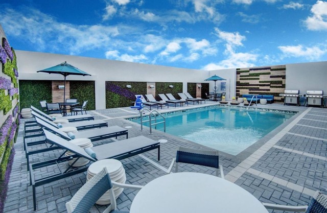 Hotel-Style Stays for Families & Groups | Close to Miami Airport 2 Units | Kitch