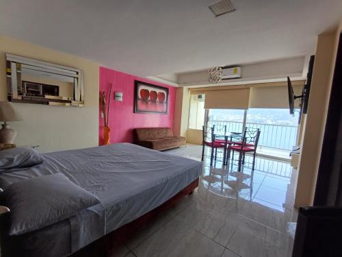 Hotel Torres Gemelas vista al mar a pie de playa