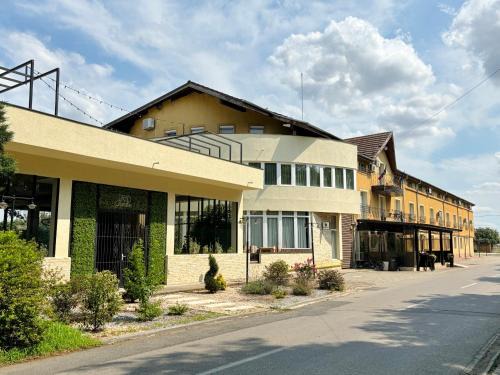 Hotel Trio Giroc