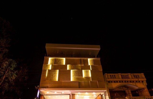 HOTEL VARDHA INN