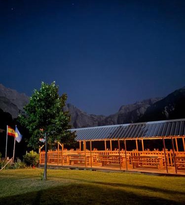 Hotel Vellezrit Guri