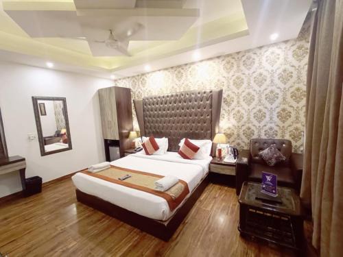 Hotel Waterfall Paschim Vihar Delhi