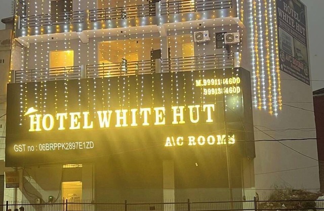 Hotel White Hut