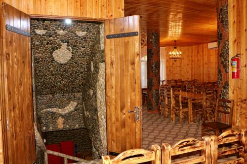 HOTEL,Wine Cellar & Fitness - Khoni City